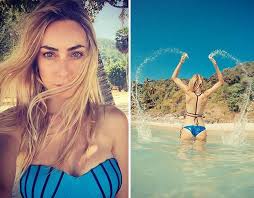 Gossip Cristel Carrisi: le sensuali foto in bikini su Instagram