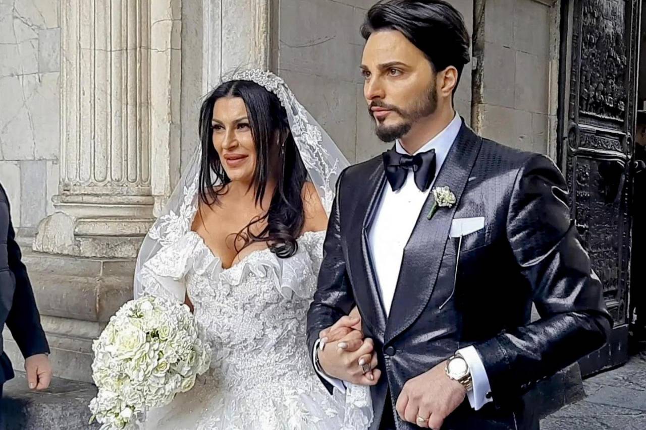 Matrimonio trash tra vedova del boss e neo-melodico Tony Colombo: ma il Comune di Napoli non ci sta