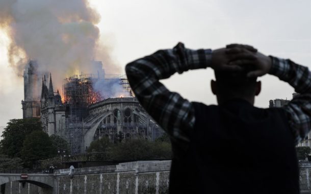 Il devastante incendio alla Cattedrale di Notre-Dame: Parigi piange e un pezzo di storia se ne va (FOTOgallery)