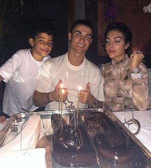 Un regalo speciale di Giorgina per festeggiare il compleanno di Cristiano Ronaldo (Video)