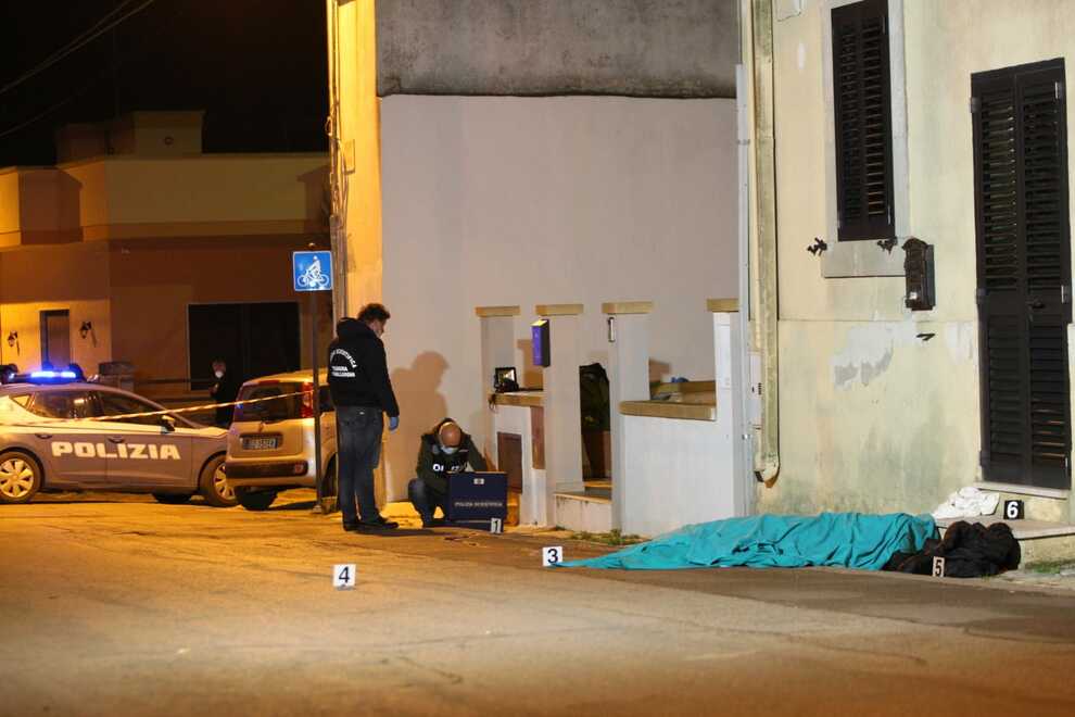 Donna uccisa a coltellate nel Salento: arrestato a Otranto l'ex fidanzato