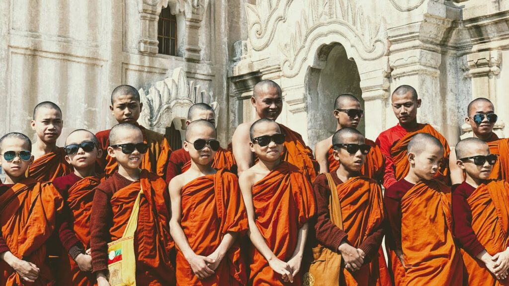 Quattro monaci positivi alle metanfetamine in Thailandia, chiuso tempio buddista.